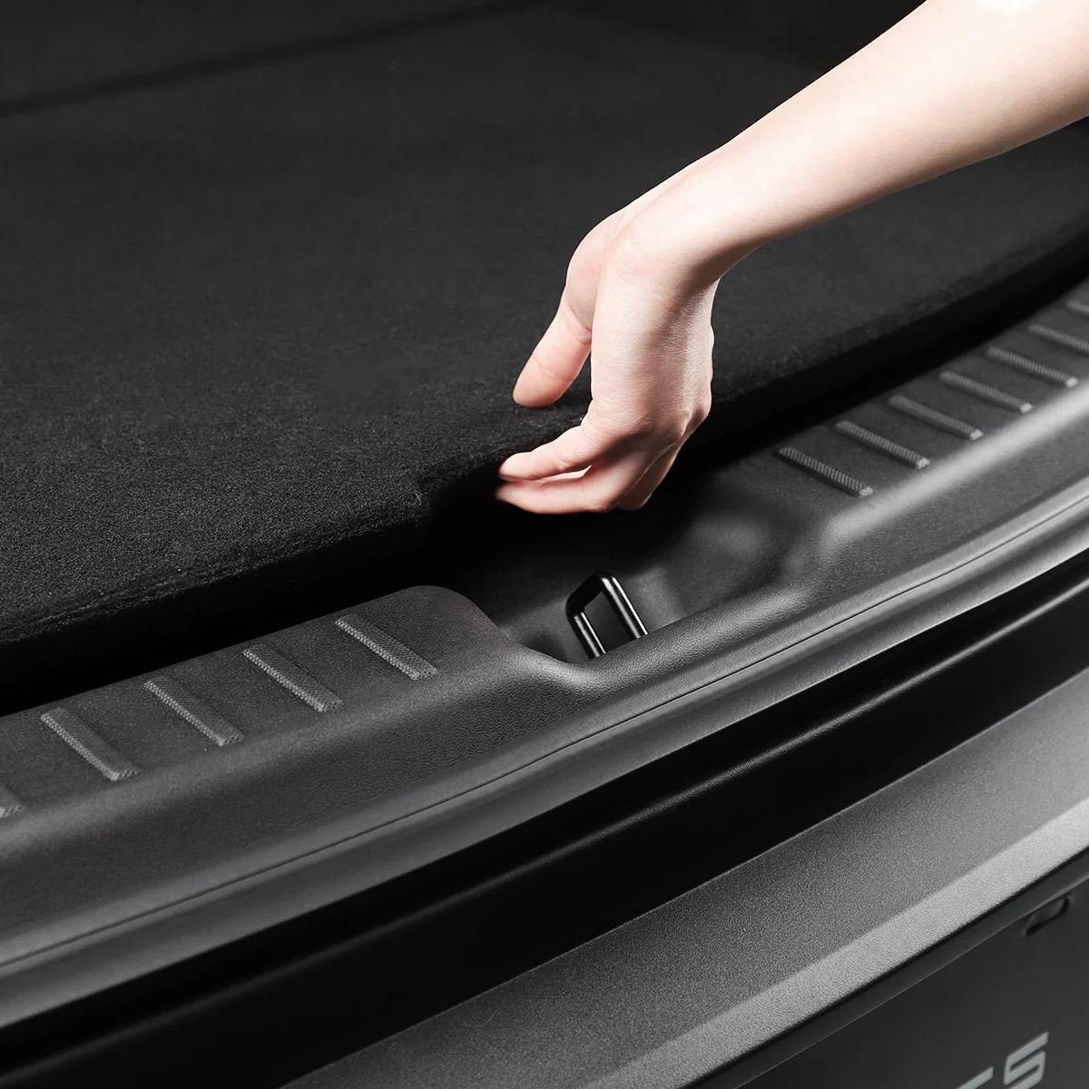 Tailgate Threshold Cover for Model Y - Image 8